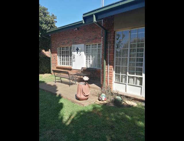 4 BEDROOM SIMPLEX FOR SALE IN SELCOURT